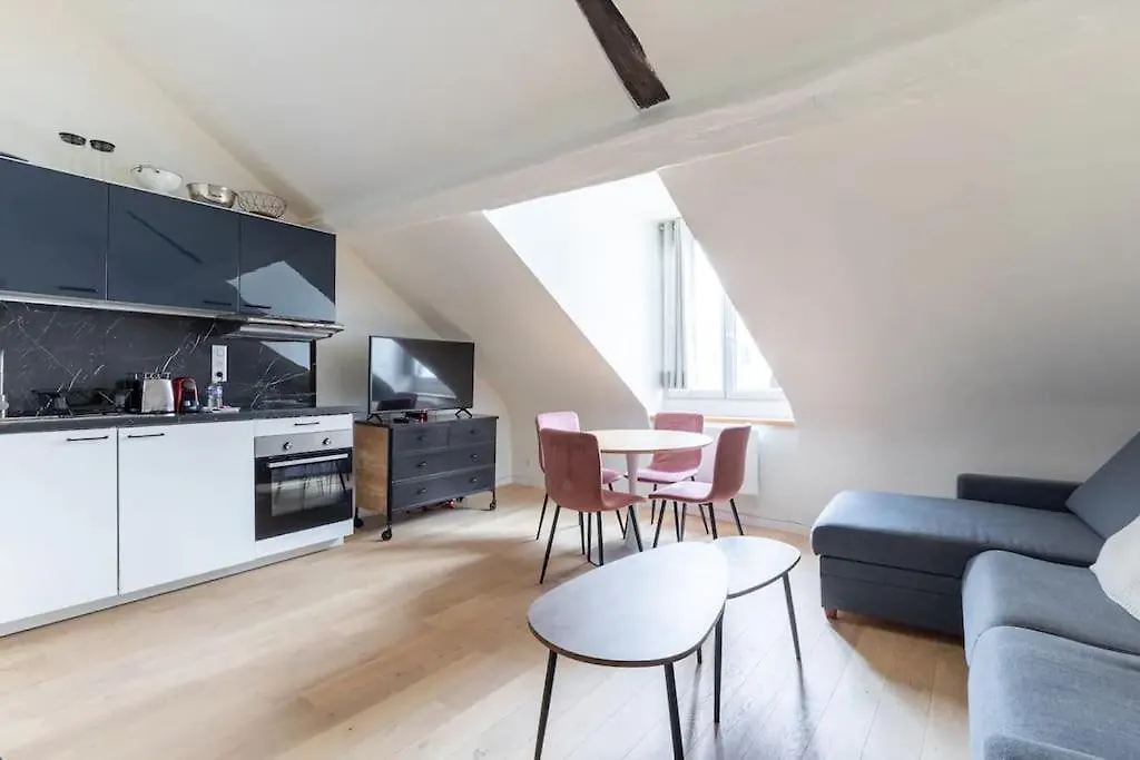 Grands Boulevards 52 Cosy 1br-4p * Paris